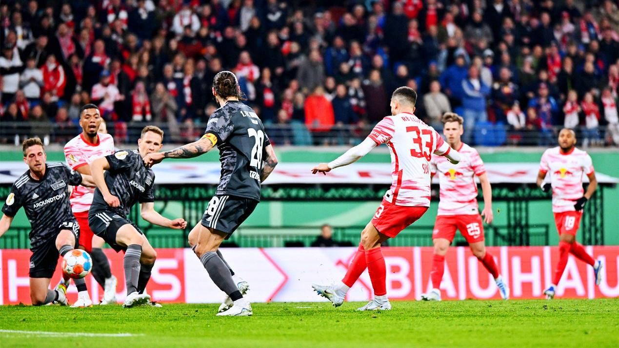 九游体育app-关于赛地聚焦：德甲今晨热度飙升，多特蒙德官宣签约，赛场秩序良好，球探报告显示潜力的信息