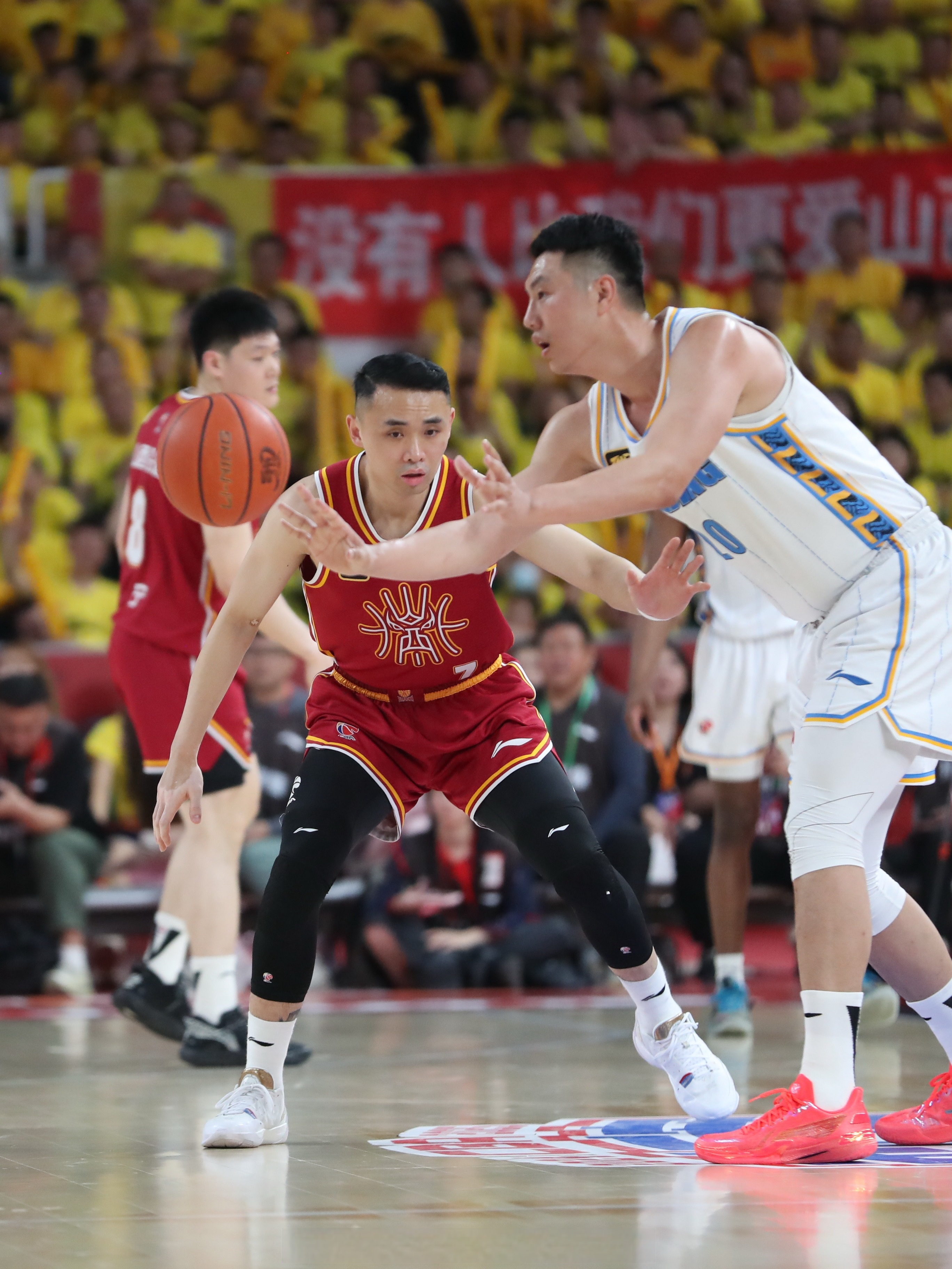 九游体育-赛地聚焦——欧篮联冲刺阶段热度飙升，北京首钢扳平良机，媒体盛赞，训练强度明显提升的简单介绍