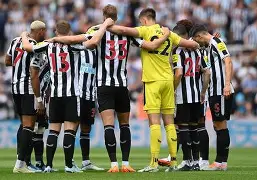 关于清晨纽卡斯尔调整名单以备英超巴特勒在加拿大队比赛中惊险取胜之后，里尔复出首秀的信息